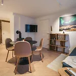 Newly Renovated With A Unique Location 公寓 *