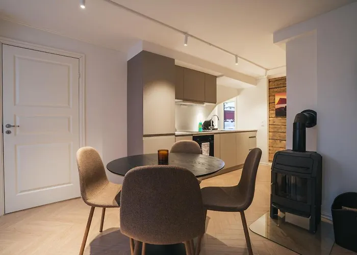 Newly Renovated With A Unique Location 아파트 *