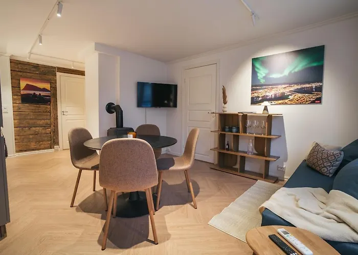 Newly Renovated With A Unique Location 아파트 *